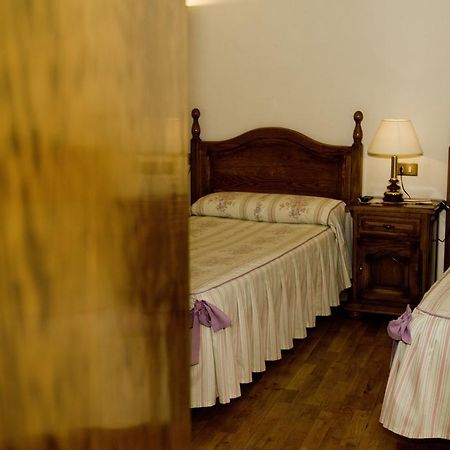 Hostal Las Coronas Sos del Rey Católico Extérieur photo