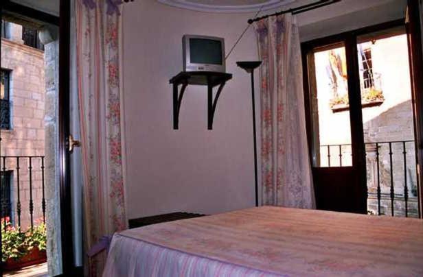 Hostal Las Coronas Sos del Rey Católico Chambre photo