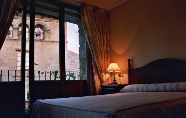 Hostal Las Coronas Sos del Rey Católico Chambre photo