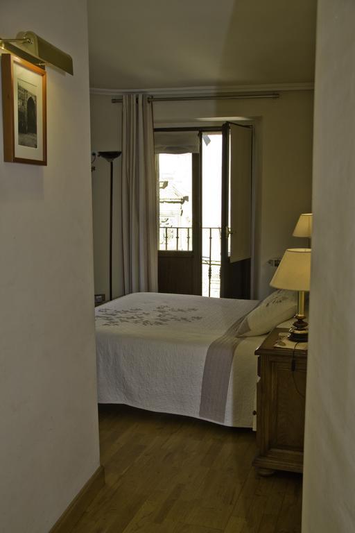 Hostal Las Coronas Sos del Rey Católico Extérieur photo