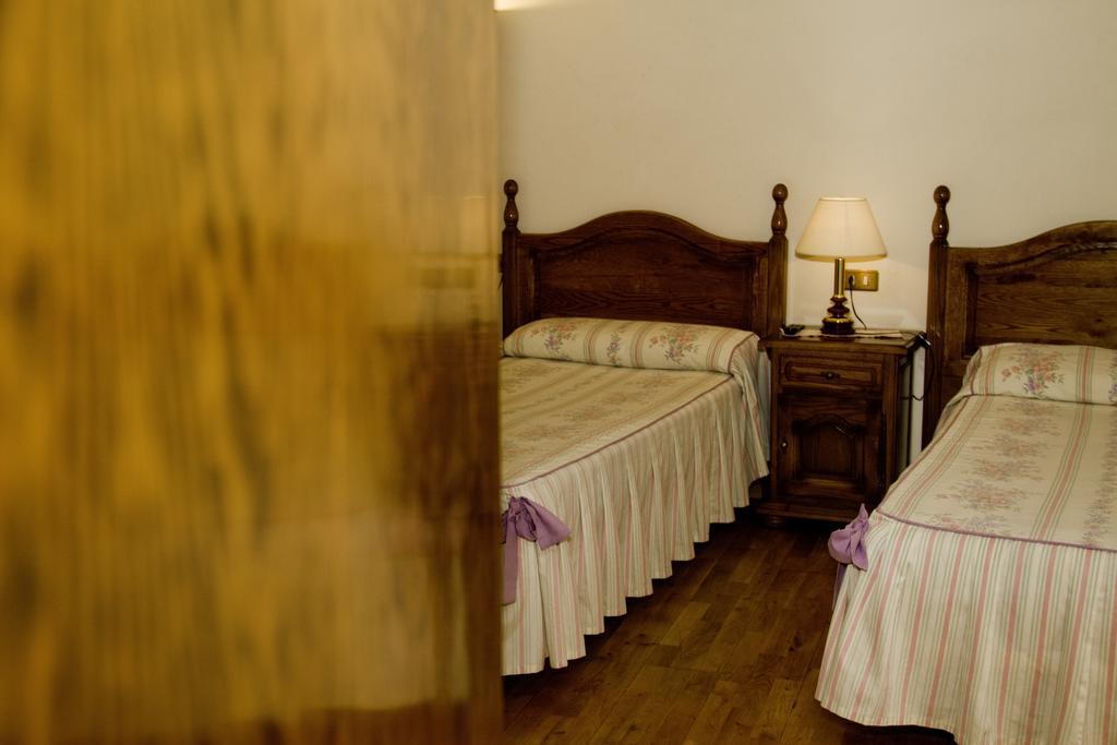 Hostal Las Coronas Sos del Rey Católico Extérieur photo